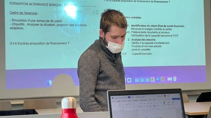Benjamin en cours pendant la reprise de ses études en 2021